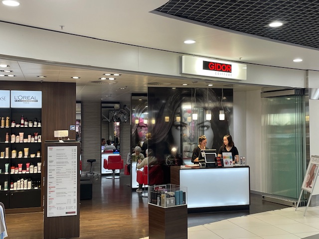 enseign gidor coiffure au belair centre à yverdon