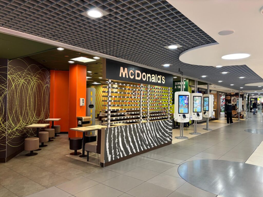 enseigne macdonalds au belair centre à yverdon